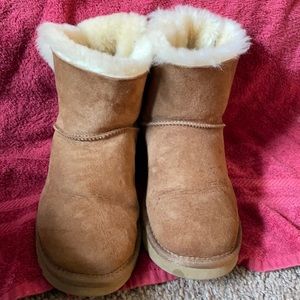 Custom Louis Vuitton Bailey bow UGG’s